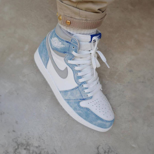 Air Jordan 1 High Hyper Royal