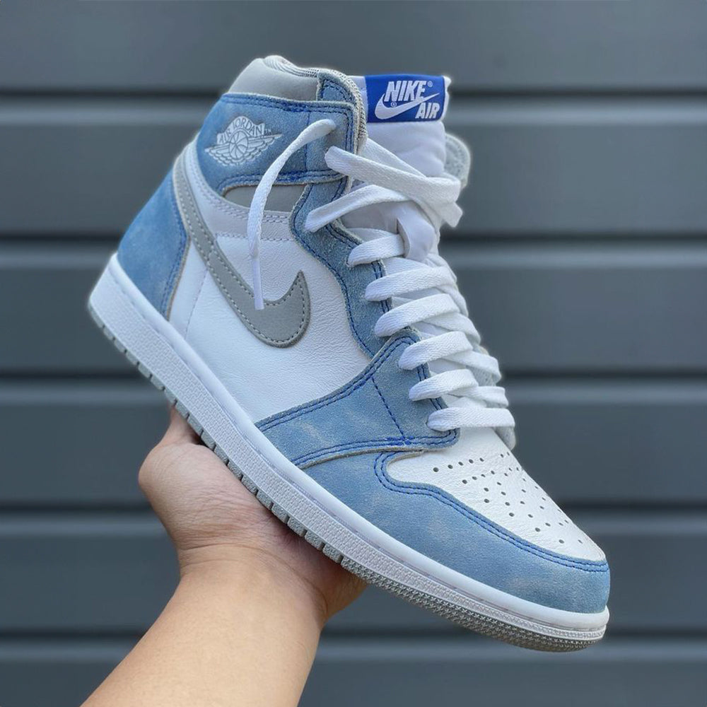 Air Jordan 1 High Hyper Royal