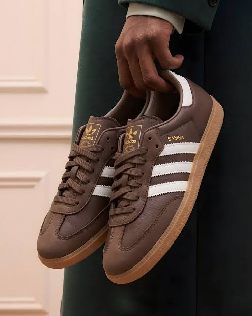 Samba Brown/White